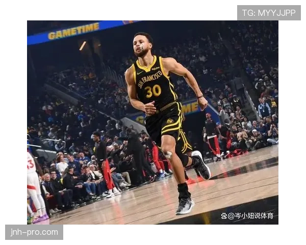 威金斯无球切入制造空位助库里三分，较上季更稳定