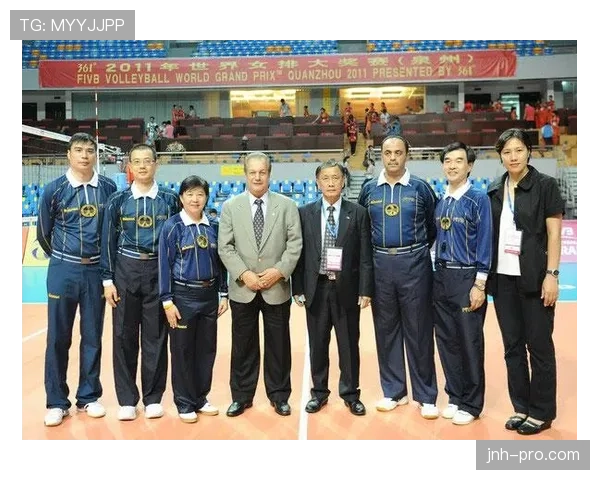 比赛官员分工详解：不同裁判职责如何影响判罚效果