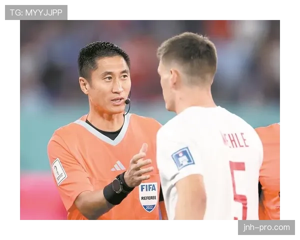 第四官员到底管什么？揭秘替补席与换人规则的隐形裁判