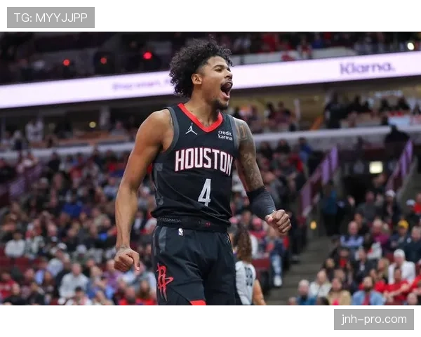 杰伦·格林无球跑动效率提升，拉开火箭外线空间