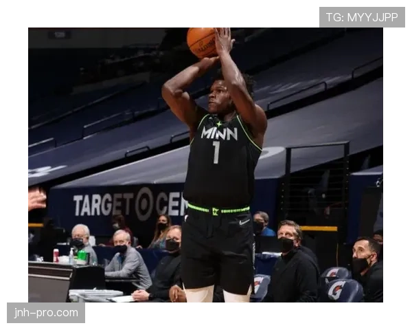 爱德华兹单打冲击篮下效率超上季拉开球队得分负担