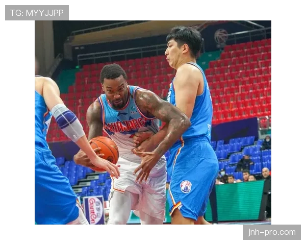 山东泰山攻防转换失衡表现加剧，防守稳定性面临考验对赛季走势形成制约