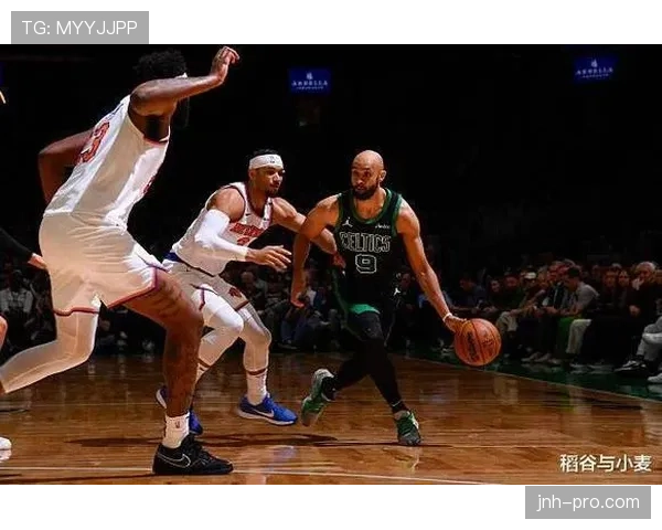 德里克·怀特突破创造更多得分机会，三分命中率显著提升拉开队内差距